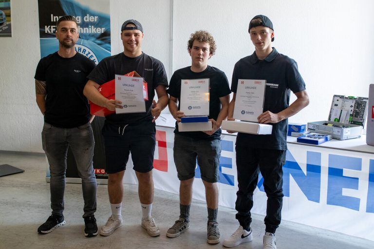 Karosseriebau: IM-Stv August Wernig, Vincent Fink, Tobias Lins und Fabian Kein.