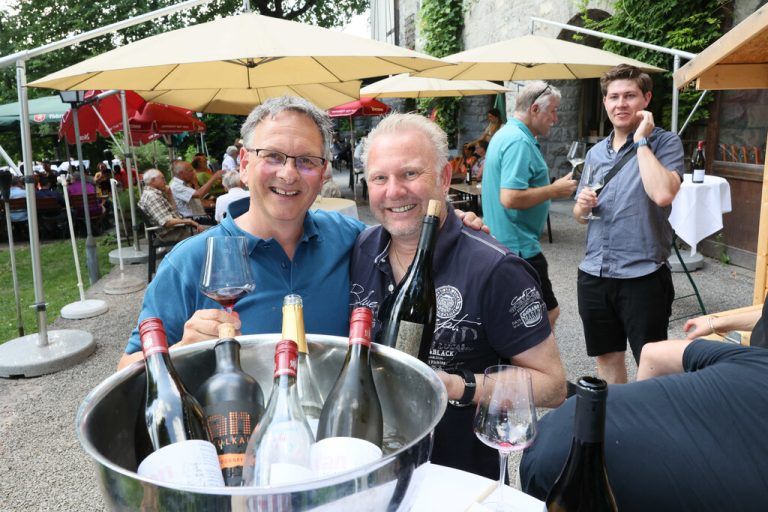 Kurt Heller und Remo Tschirky probierten sich durch das Angebot.