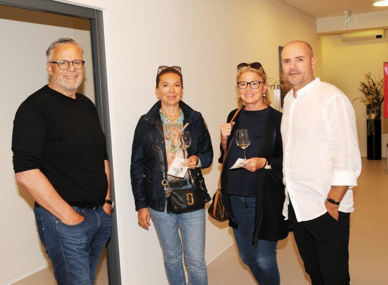 Martin Steiner begrüßt auch Clubobmann Roland Frühstück.