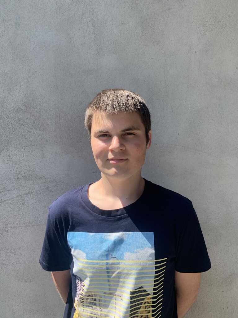 Mein Highlight war die Fluchtwegetour. Wir haben durch die Bilder von damals die Orte mit heute verglichen. Zu sehen, wie die Juden über Österreich in die Schweiz geflohen sind, war sehr beeindruckend. Niklas, 17 Jahre, Bregenz, Projekt „Fluchtwege“