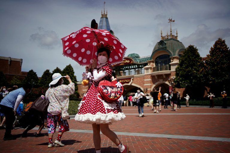 Nach drei Monaten im Lockdown durfte der Shanghai Disneyland-Park wieder seine Pfoten für Besucher öffnen. Reuters