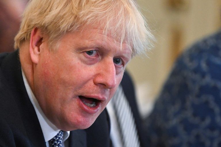 Premierminister Boris Johnson kämpft nach den Rücktritten um sein politisches Überleben.Reuters