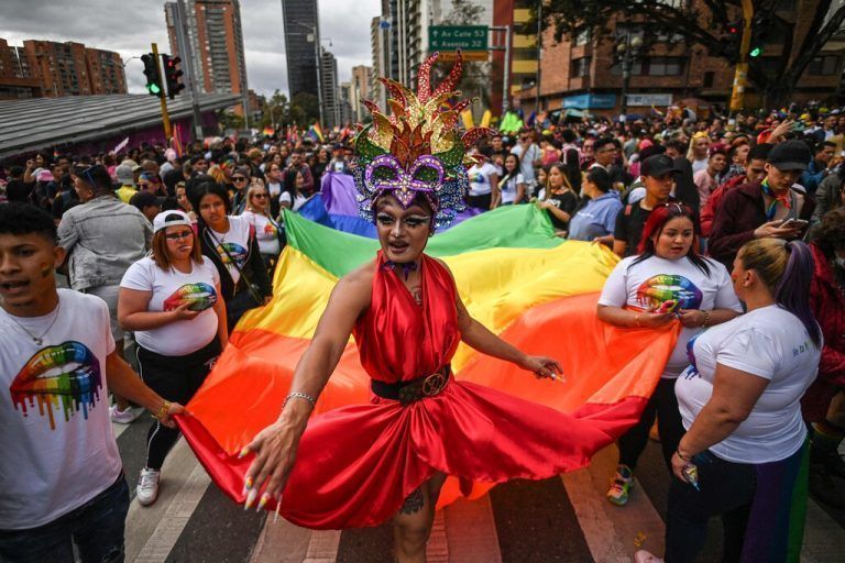 Zeichen für Gleichberechtigung und Toleranz: Zahlreiche Menschen nahmen an der Pride-Parade in Bogotá teil. AFP