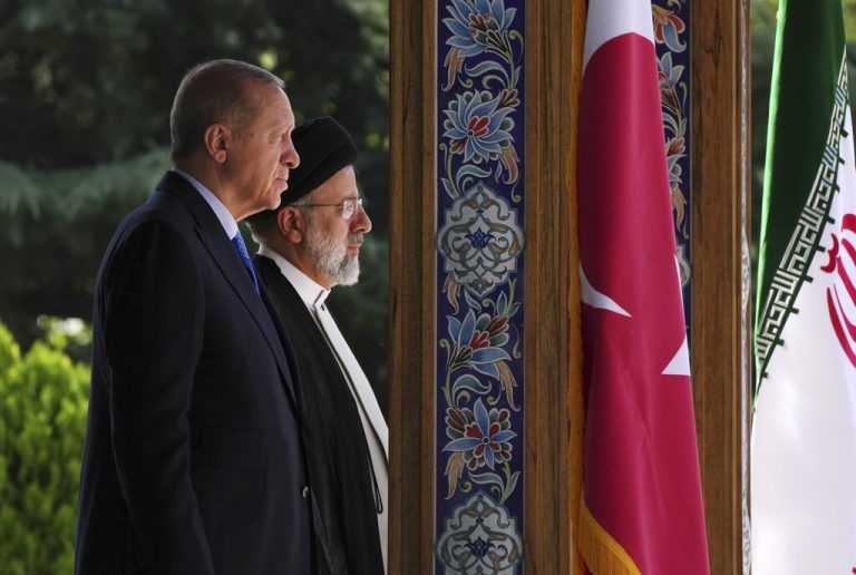 Zunächst beriet sich der türkische Staatschef mit seinem iranischen Amtskollegen. AP