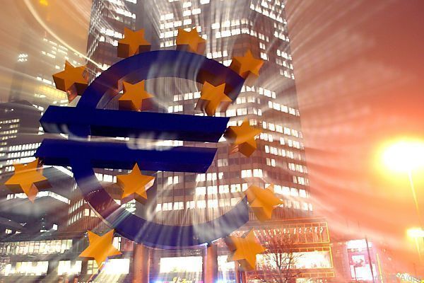 Geldmangel: Frankfurter Euro-Skulptur droht Versteigerung