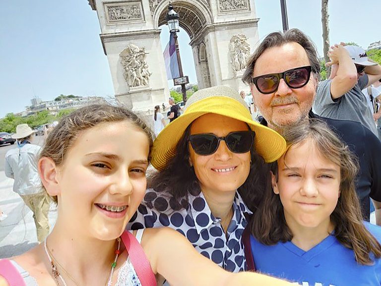 Die Familie Bucher auf Entdeckungs- und Bildungsreisen.