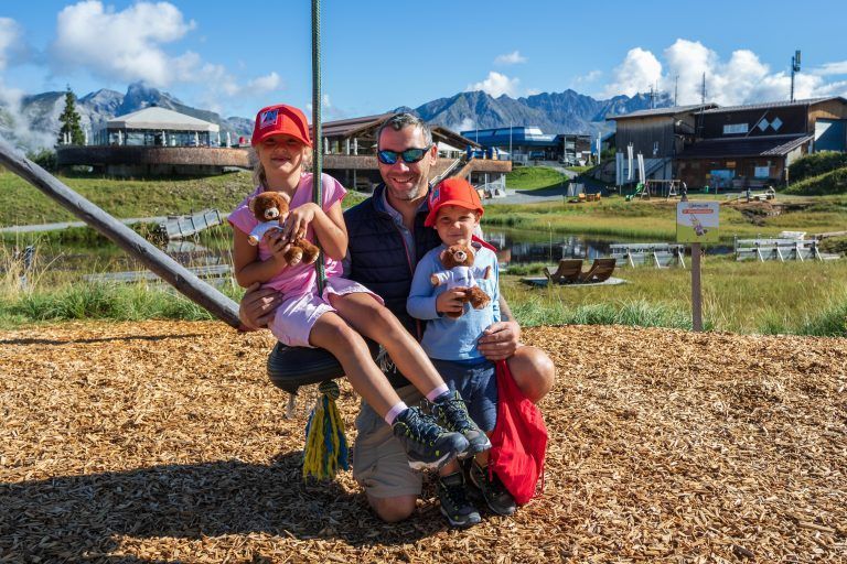 Sophie und Jonathan kamen mit Papa Marco auf den Sonnenkopf.