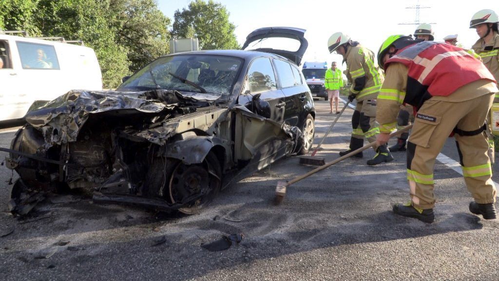 Ehepaar bei Unfall auf Autobahn verletzt