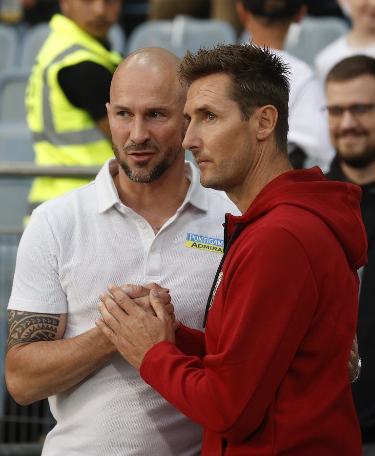 Gratulation an Trainerkollege Christian Ilzer. <span class="copyright">gepa</span>