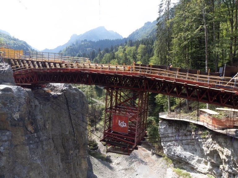 Bau der Rappenlochbrücke in vollem Gang. Geplante Freigabe Mai 2023. »A6