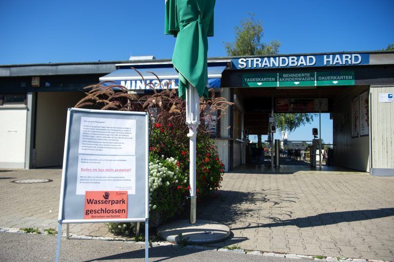Vorübergehend ist beim Harder Strandbad das Baden im See nicht erlaubt.