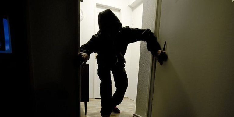 Keine gewöhnlichen Einbrecher: Täter der Home Invasion dringen in Gewaltabsicht ein, misshandeln und berauben die Opfer. <span class="copyright">Symbol/Apa/Nicolas Armer</span>