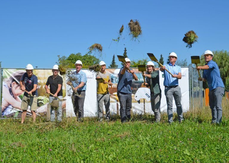 Anfang der Woche erfolgte im Kreuzfeld der Spatenstich für das neue Wohnquartier. <span class="copyright">Gemeinde</span>