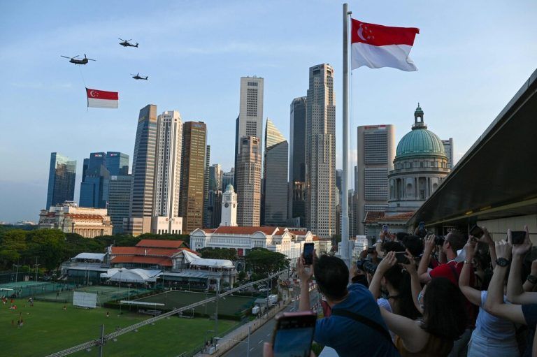 Am Dienstag feierte Singapur Nationalfeiertag mit Militärparade und Feuerwerken zum Gedenken an die Unabhängigkeit von Malaysia 1965. AFP