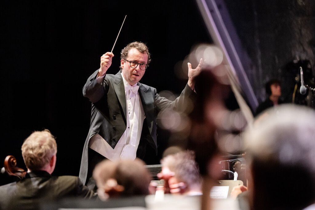 Minutenlanger Applaus und Standing Ovations