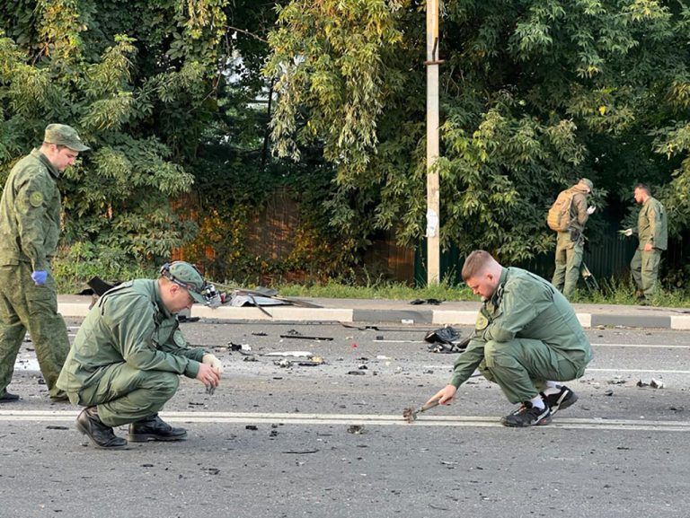 Aufnahmen aus Russland zeigen Ermittler am Tatort. AFP/russian Investigative Committee