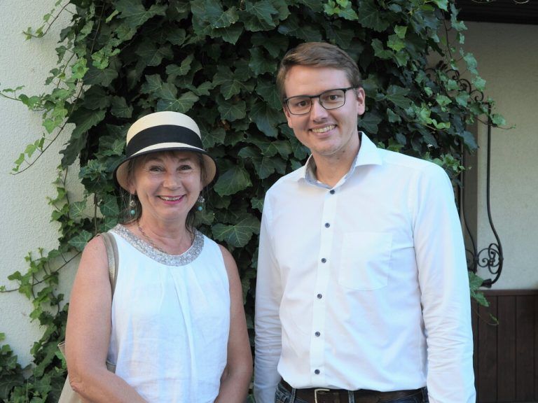 Autorin Erika Kronabitter und Clemens Osl (Stadtmarketing).