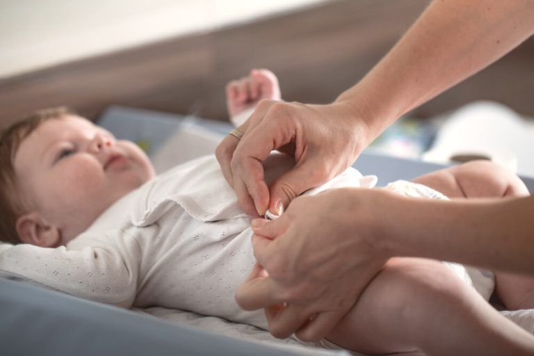 <p class="caption">Babys unter drei Monaten sind für das RS-Virus besonders gefährdet.<span class="media-container dcx_media_rtab" data-dcx_media_config="{}" data-dcx_media_type="rtab"> </span><span class="marker"><span class="copyright">shutterstock</span></span></p>