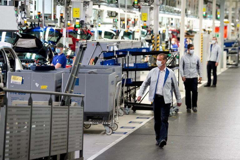 Bei Volkswagen läuft‘s. Das nützt der Dachgesellschaft Porsche SE. Reuters