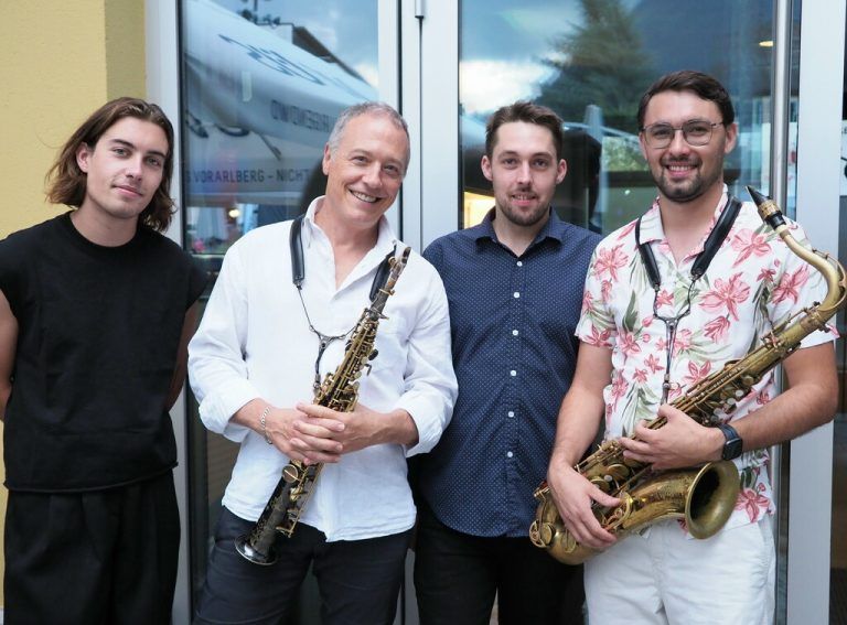 Das Devigili/Middelton Quartet mit Steven Moser, Andy Middelton, Philipp Zarfl und Fabio Devigili sorgte in der Remise für beste Festival-Stimmung. sie