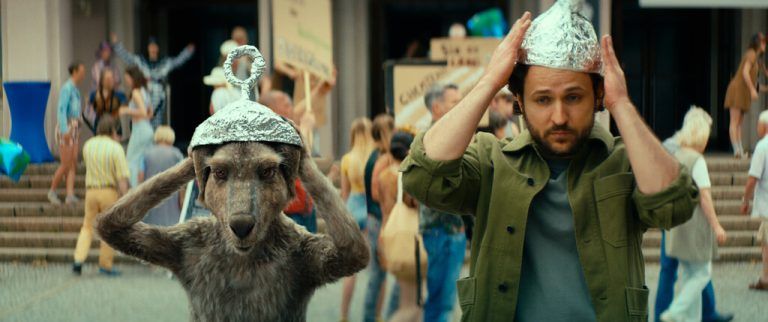 Das Känguru und sein Kompagnon Marc-Uwe retten wieder die Welt. Filmcoopi