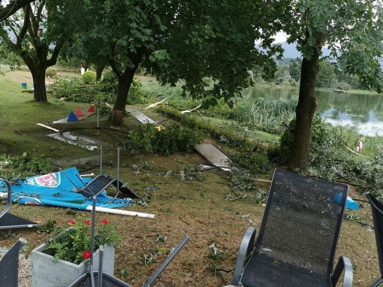 Das Seeufer glich einem Schlachtfeld.