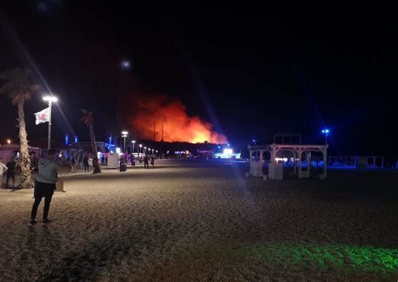 Tausende Partygäste flüchten vor Waldbrand in Kroatien