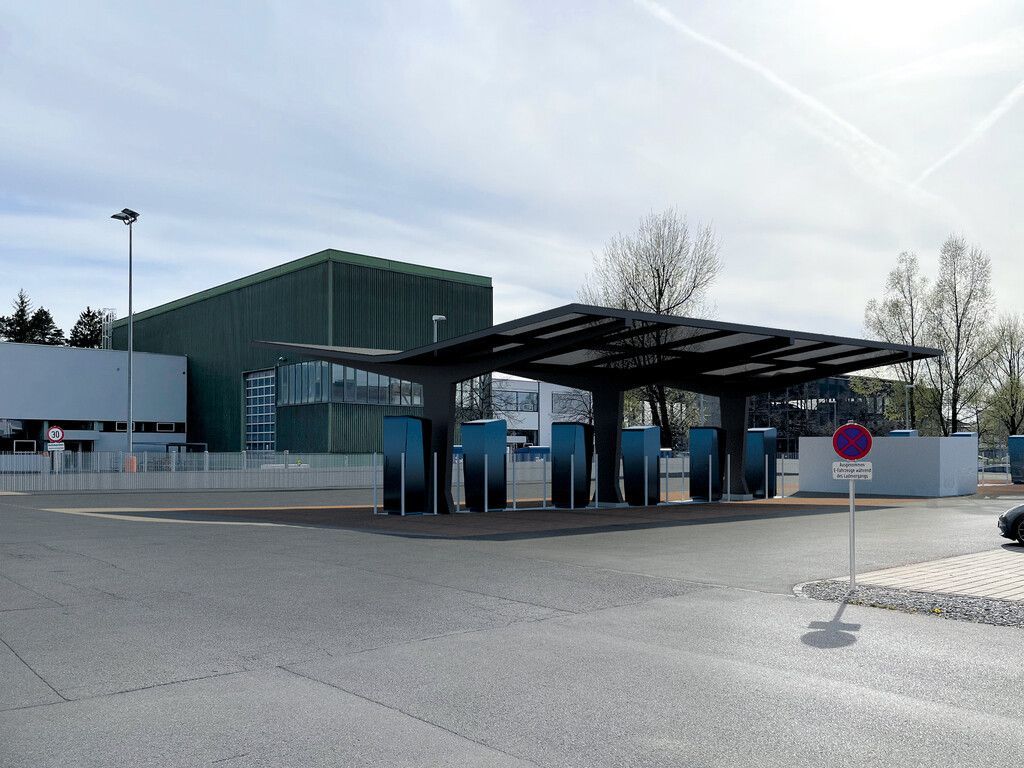 Fünf neue E-Ladeparks entlang der Autobahn geplant