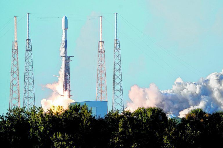 Der Orbiter soll den Mond umkreisen und Daten von der Oberfläche sammeln. AP