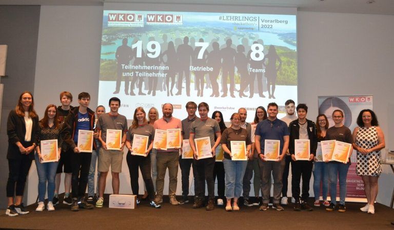 Die Gewinnerteams mit Lena Fritsch (WKV) und UBIT-Obfrau Benedicte Hämmerle. wkv