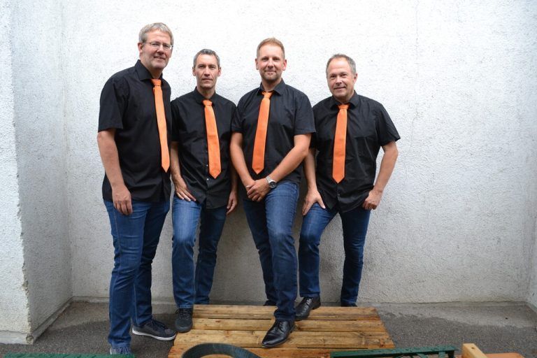 Die Rubberneckers: Werner Hirschfeld (Bass), Bernd Moosbrugger (Drums), Jochen Grabher (Vocals) und Gerd Kaindlstorfer (E-Gitarre). BI