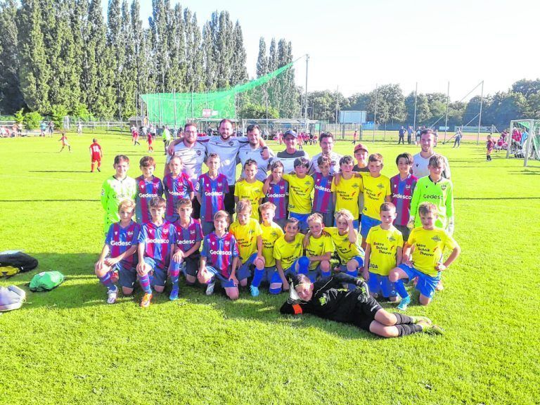 Die U10 der SG Wolfurt-Kennelbach mit dem Team von UD Levante.SG Wolfurt-Kennelbach