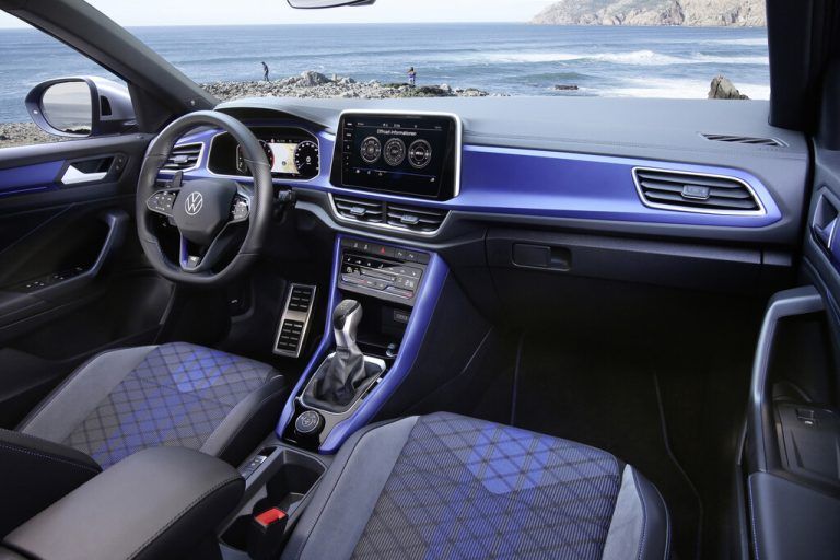 Dieses Blau ist die Signaturfarbe für den T-Roc R. Auch im Interieur.