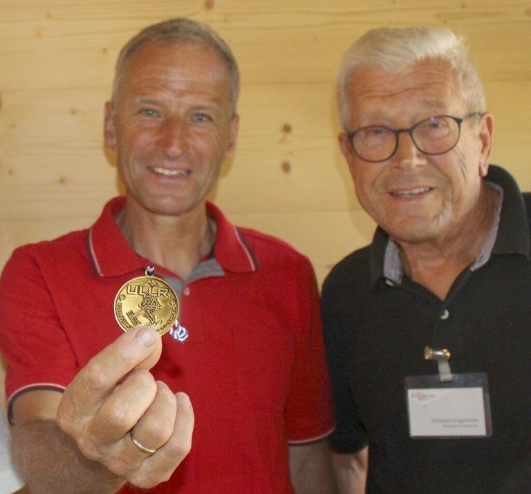 Ein Ullr, Schutzpatron der Skifahrer, für Hubert Strolz.