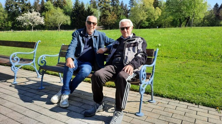 Elmar Marent gratulierte Paul Holzner. KAC