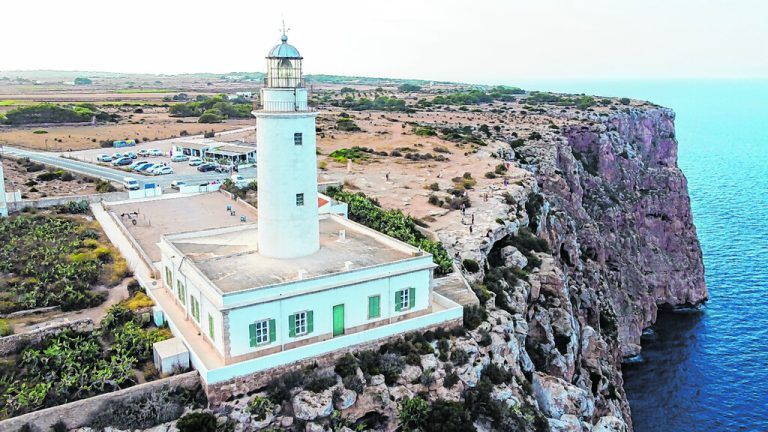 Er gehört zu den beliebtesten Orten bei Touristen: Der Leuchtturm La Mola.
