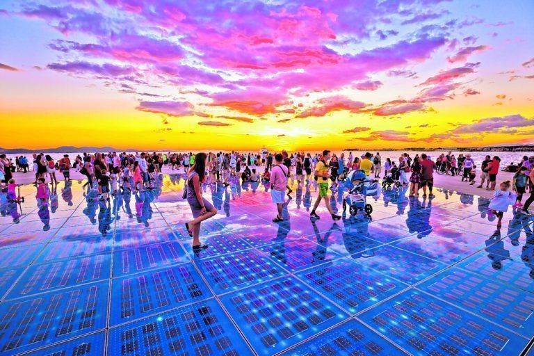 Bunte Lichterspiele zum Sonnenuntergang