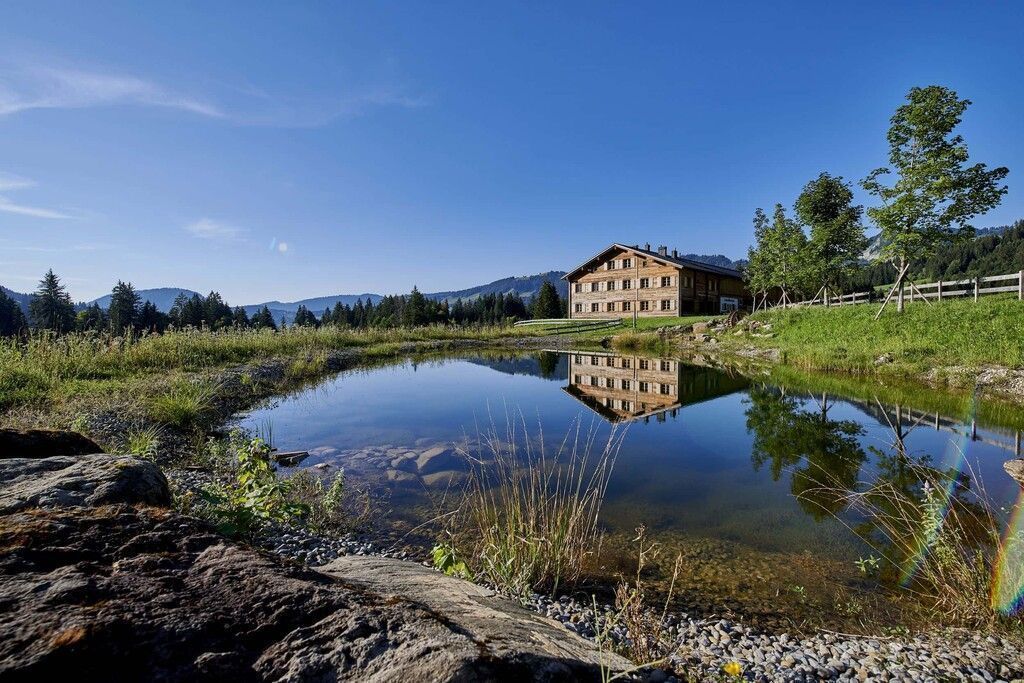 Mit einer eigenen Firma will Heron-Chef Beer umstrittene Luxus-Alpe erwerben. »A2