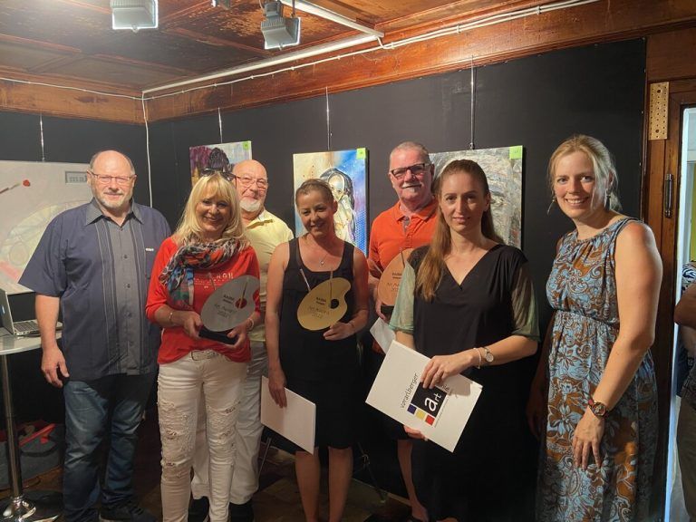 Hanno Kerschbaumer, Renate Ganath, Gerhard Montibeller, Katharina Purtscher, Elmar Frick, Angelika Kessler und Jutta Hartmann bei der Preisübergabe.MOn