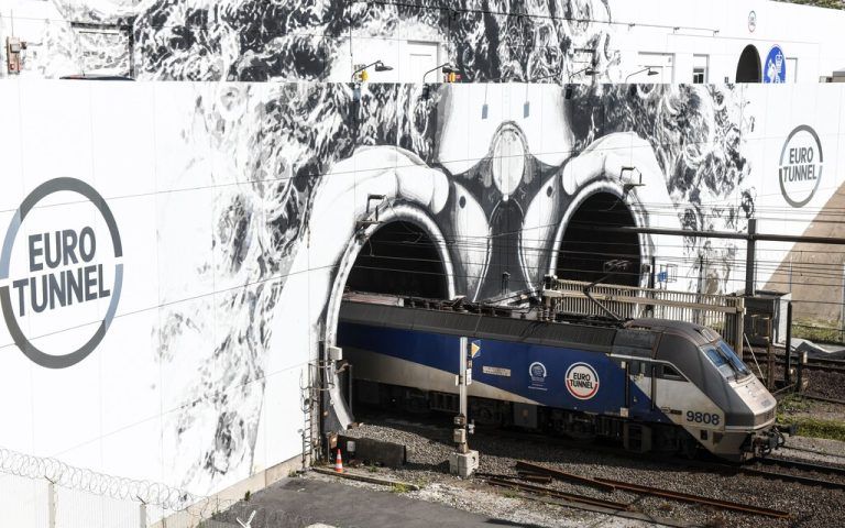 Hunderte Passagier mussten fast fünf Stunden im Tunnel ausharren. AFP