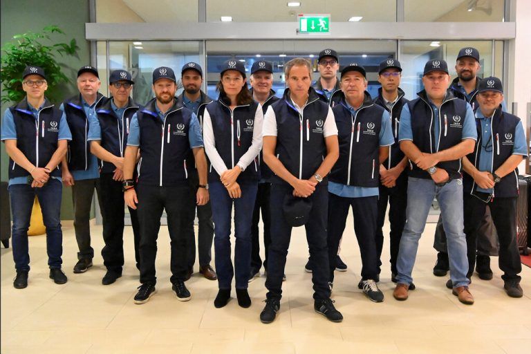 IAEA Direktor Grossi veröffentlichte ein Foto der Gruppe am Wiener Flughafen.Dean Calma/IAEA/RTS