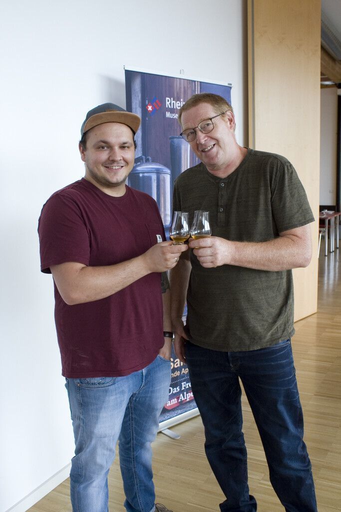 Manuel Friedrich und Markus Mayer haben Rum probiert.