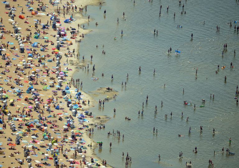Millionen Italiener urlauben derzeit an den Stränden des Heimatlandes. DPA