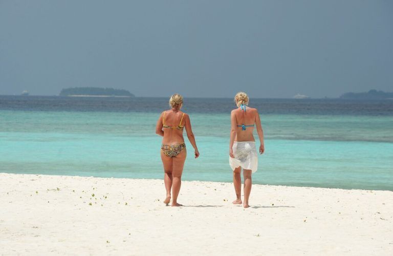Touristen und Angestellte sollen den Sand zwischen den Zehen spüren. AFP