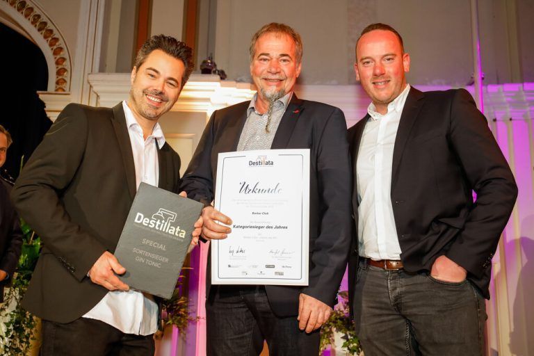 V. l.: Christoph Schobel, Thomas Sturn und Fabian Sturn nahmen die Glückwünsche entgegen. Nicht im Bild: Gerhard Ölz und Günther Plaickner.FA/Husar