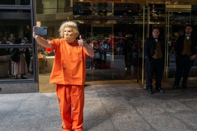 Vor dem Trump Tower in New York demonstrieren bereits die ganze Woche Menschen gegen den Ex-US-Präsidenten. AFP
