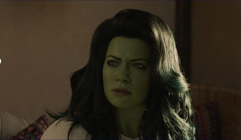 Wenn sich Jennifer Walters (Tatiana Maslany) aufregt, verfärbt sich ihre Haut grün. Marvel Studios 2022