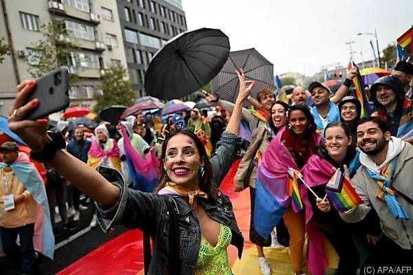 Trotz Verbots der Behörden: Europride-Parade in Belgrad
