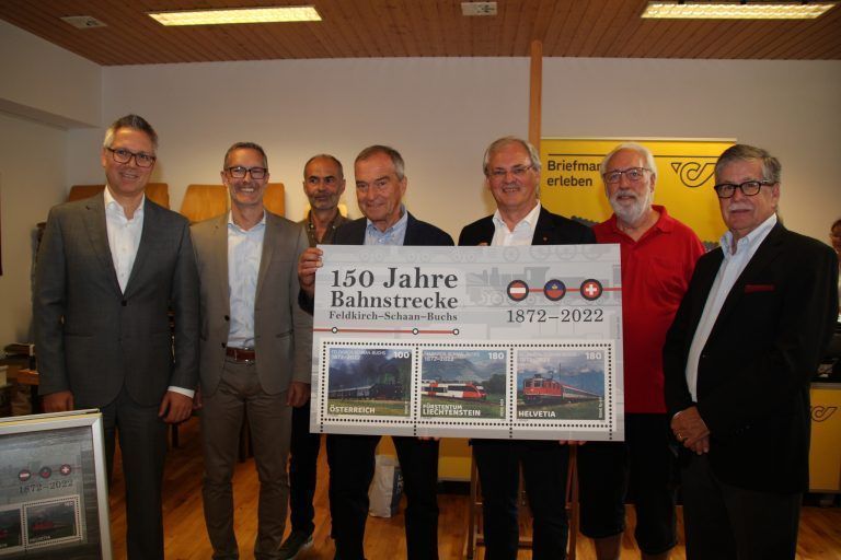 Harald Kunczier (MBA Filialen Österreichische Post AG), Roland Seger (CEO Liechtensteinische Post AG), Kurt Strässle (Leitung Partnermanagement Briefmarken und Philatelie Schweizerische Post), Helmut Schneider (Obmann Philatelieclub Montfort), Landtagspräsident Harald Sonderegger, Peter Schmid (Organisator Ausstellung), Harald Staffler (Regionalvertreter VÖPh West).