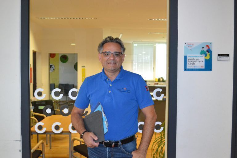 <p class="infozeile"><span class="namen">Direktor Gerald Fenkart räumt ein, dass es ihm der Wirtschaftsbunddirektor mit seinen ständigen Interventionen nicht leicht machte. <span class="copyright">VN/Bischof</span></span></p>